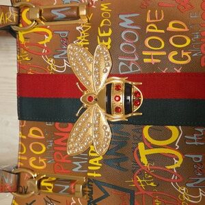 Graffiti pattern Vegan leather handbag, 4pc.set. Brand New.